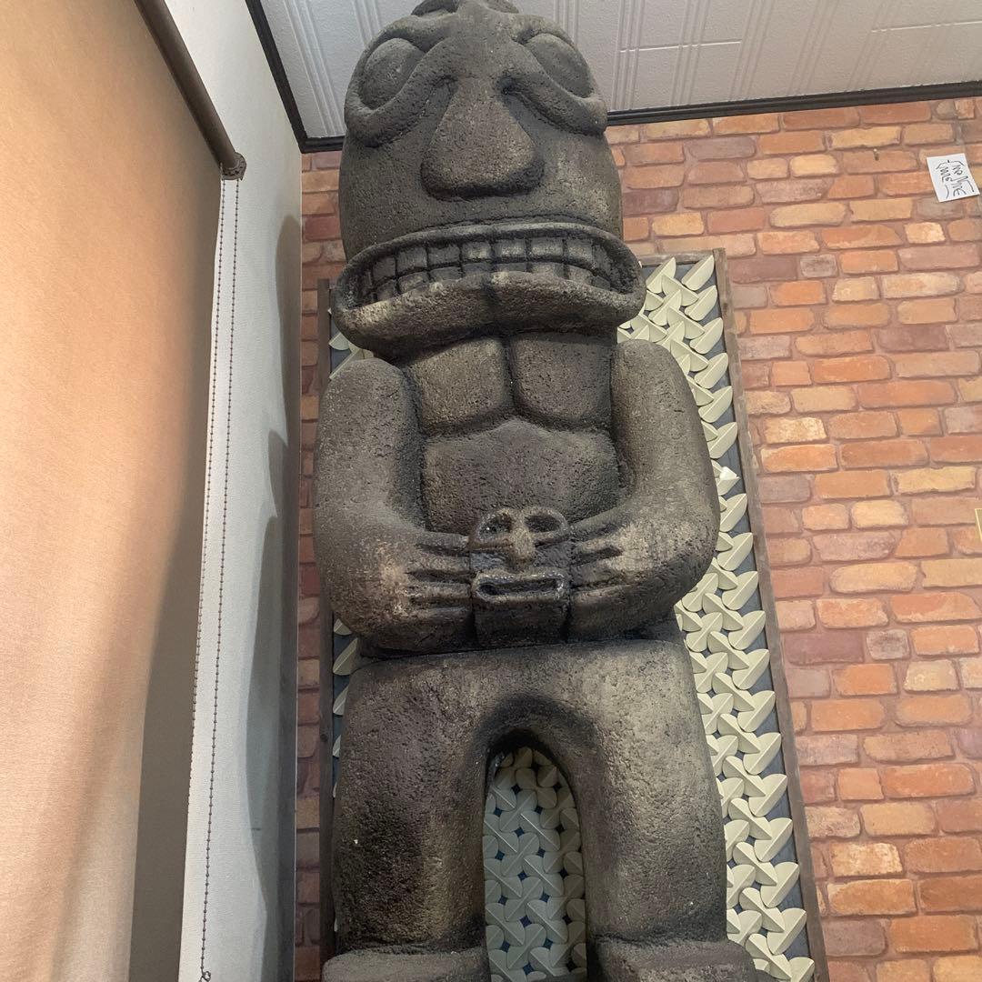 ⓵石材製トーテムポール風彫刻像 約200センチ ⓵石材製トーテムポール風彫刻像 約200センチ ②トーテムポール風石材