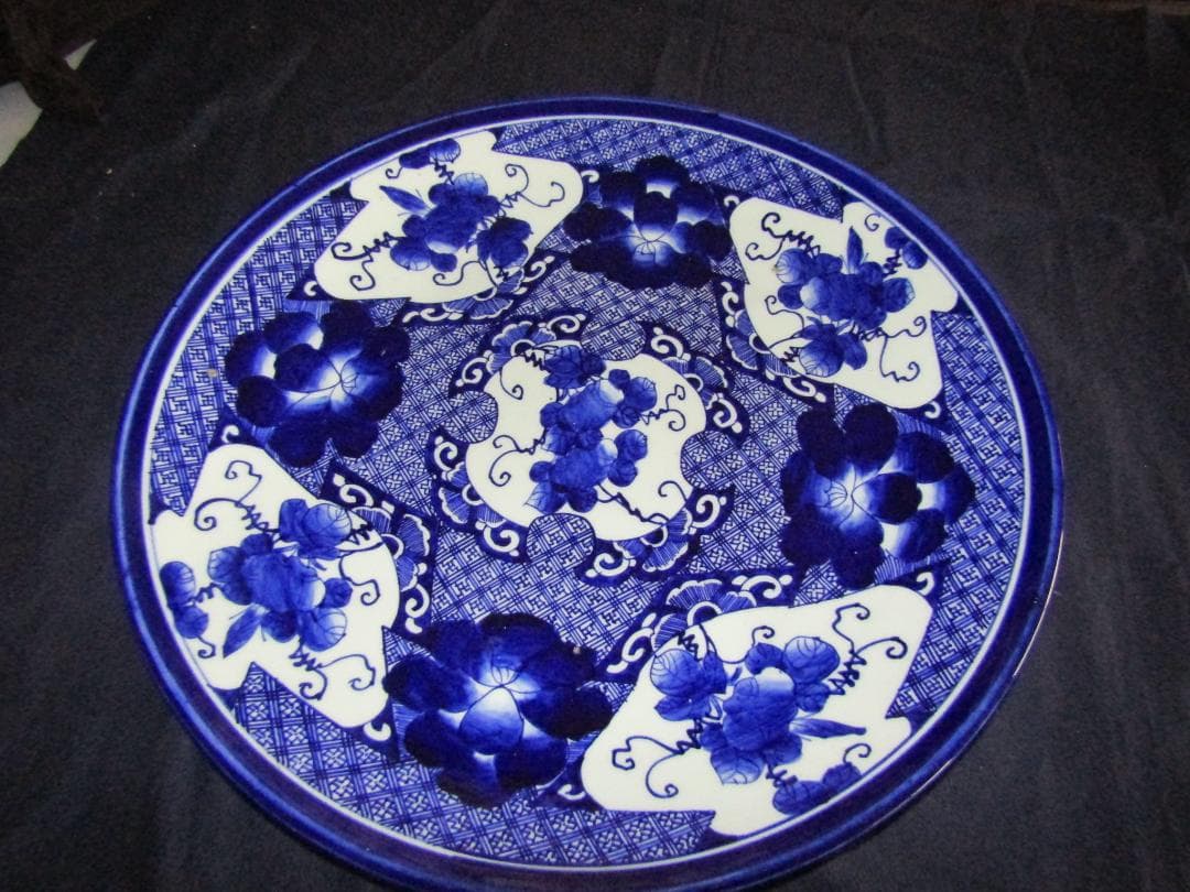 次代に残してほしい一品　伊万里べろ藍大皿　明治（A301) 次代に残してほしい一品 伊万里べろ藍大皿 明治（A301) ベロ藍で素敵