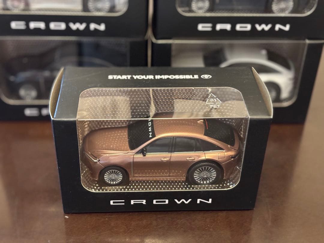 トヨタ　クラウンセダン　プルバックミニカー　6色セット